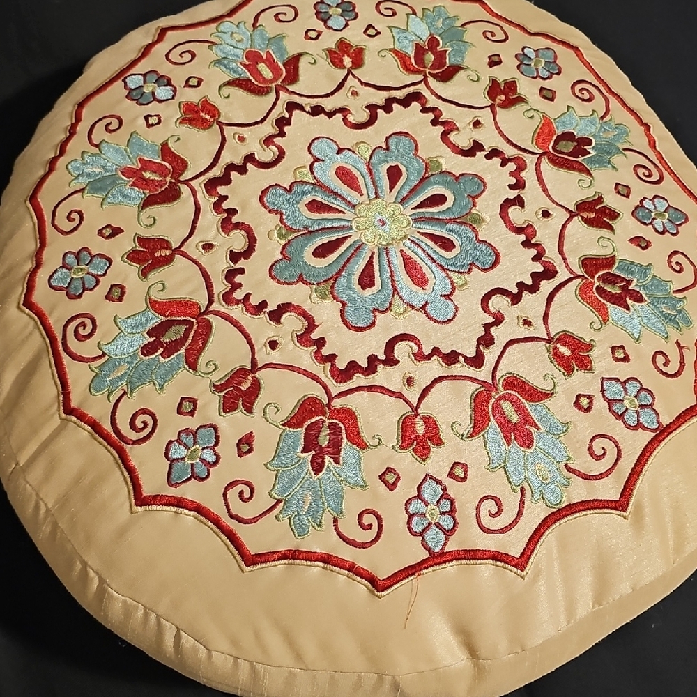 Embroidered Round Cushion Cover Pillow. 16" Round.‎ Satin, Vintage.